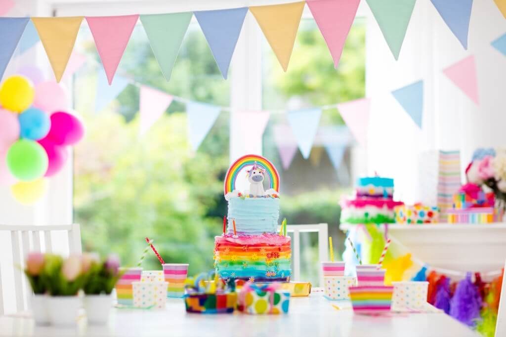 Fanions et ballons pour une fête d'anniversaire d'enfant chez Kids Fun Park